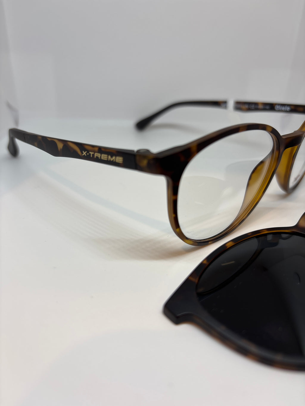 Armação Unissex Xtreme Acetato clipon UT2631 C2